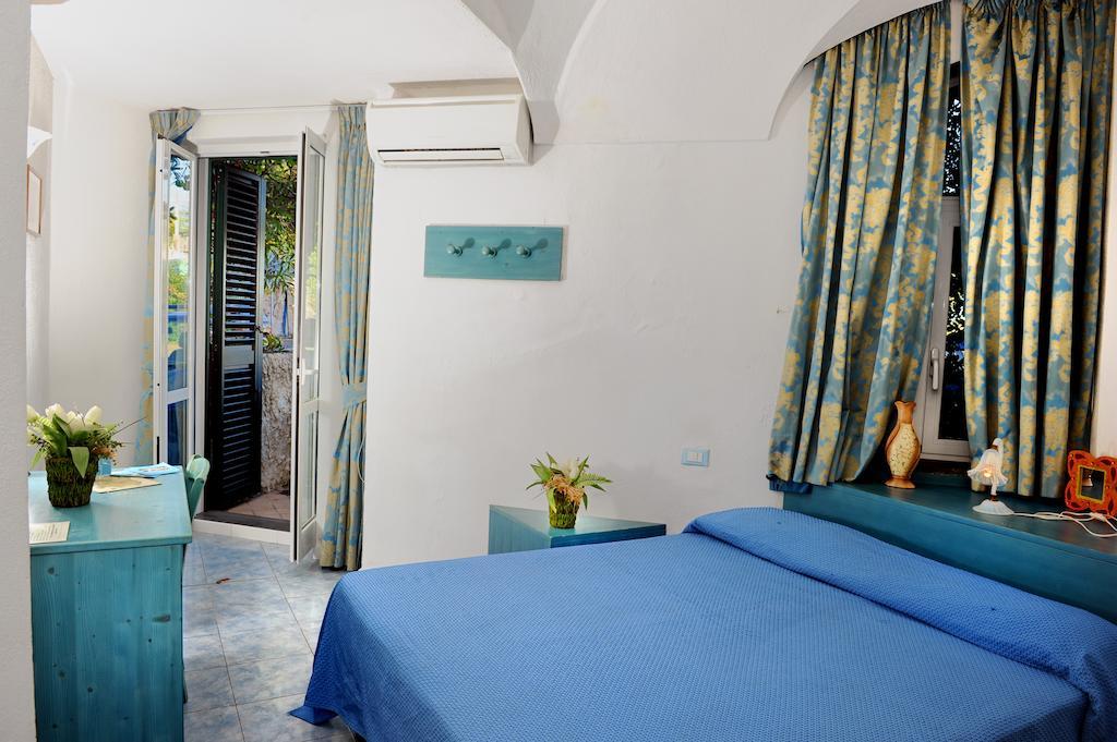 Hotel La Ninfea Ischia Room photo